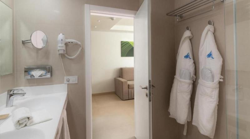 주니어 스위트, Marina Elite