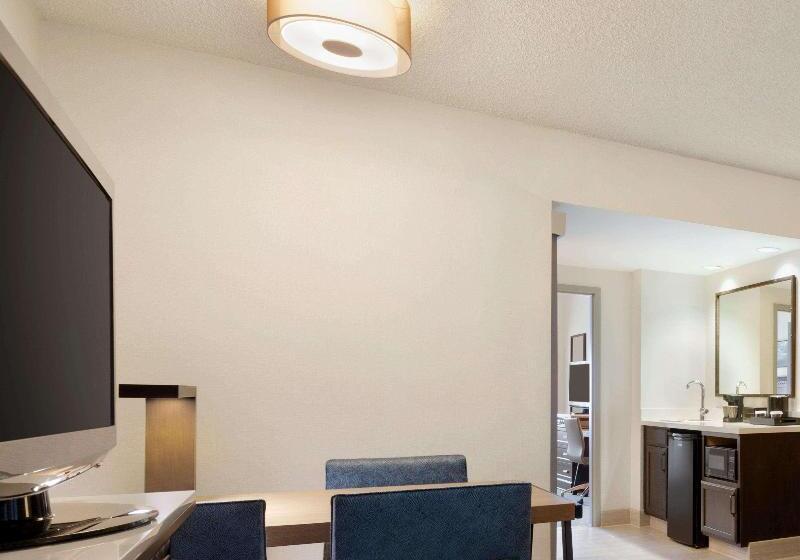 اتاق لوکس, Smy Isla Cristina