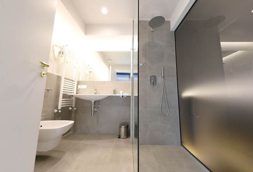 غرفة سوبيريور ثلاثية, B&b Oblo