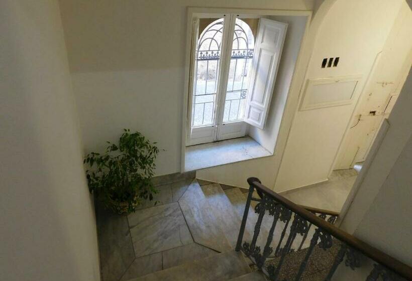 اتاق لوکس با بالکن, Palazzo Dei Vespri
