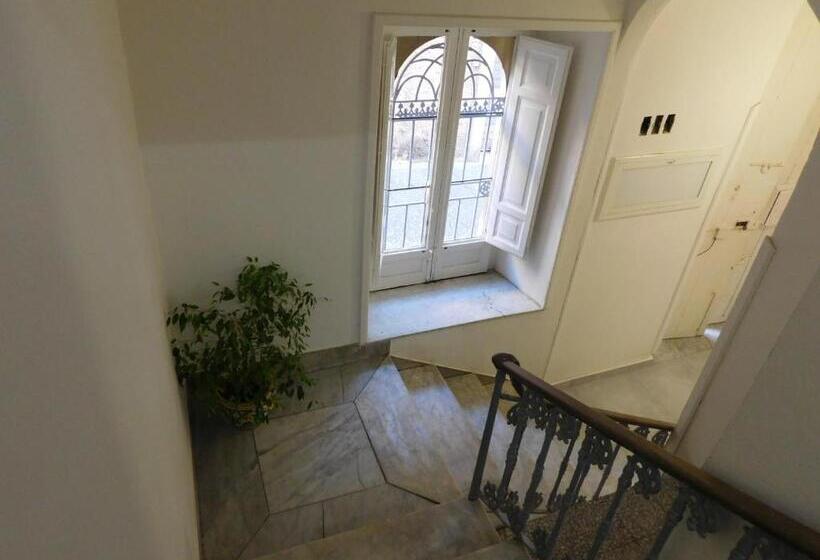 اتاق لوکس خانوادگی, Palazzo Dei Vespri