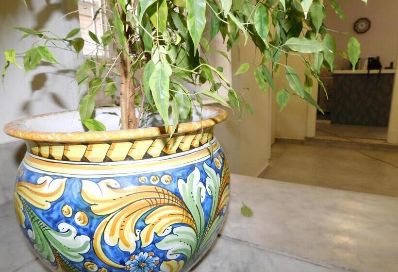 اتاق لوکس خانوادگی, Palazzo Dei Vespri