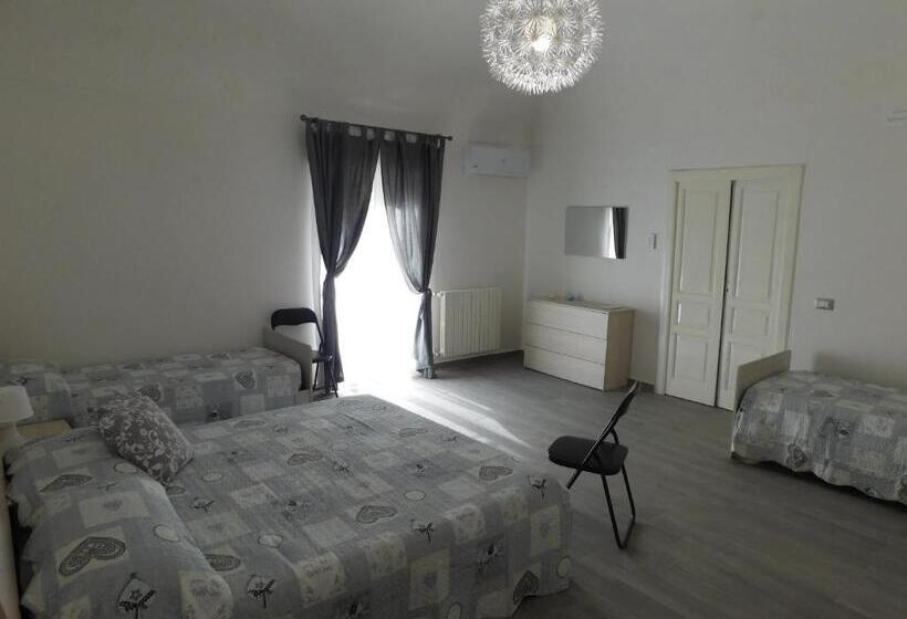 اتاق لوکس خانوادگی, Palazzo Dei Vespri