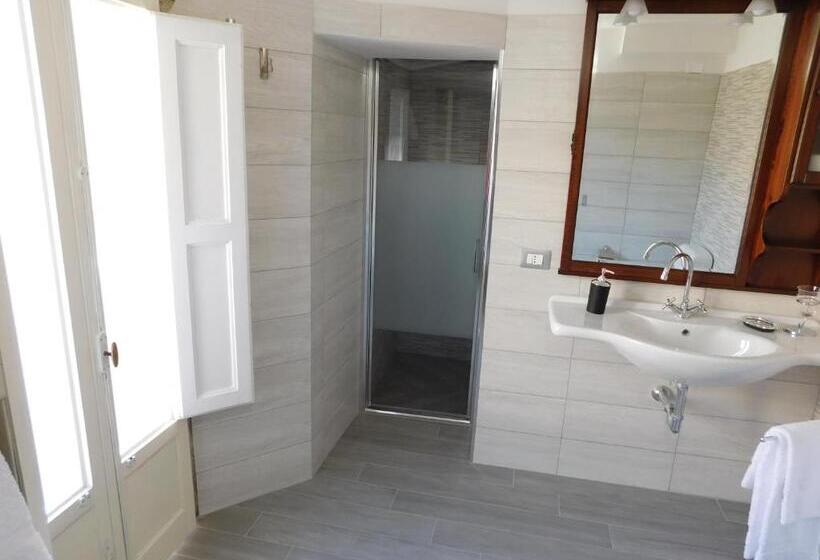 اتاق راحتی سه تخته, Palazzo Dei Vespri