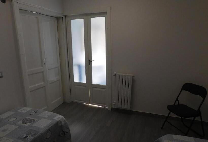 اتاق لوکس خانوادگی, Palazzo Dei Vespri