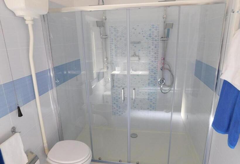 اتاق لوکس خانوادگی, Palazzo Dei Vespri