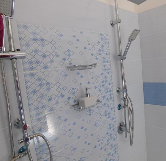 اتاق لوکس خانوادگی, Palazzo Dei Vespri