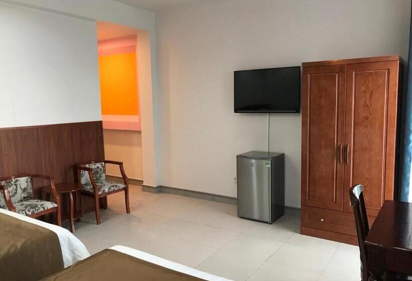 اتاق لوکس خانوادگی, Happy Home