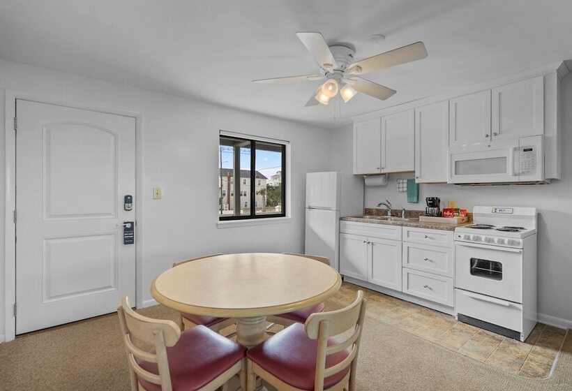 Люкс Вид на Бассейн, The Beach House