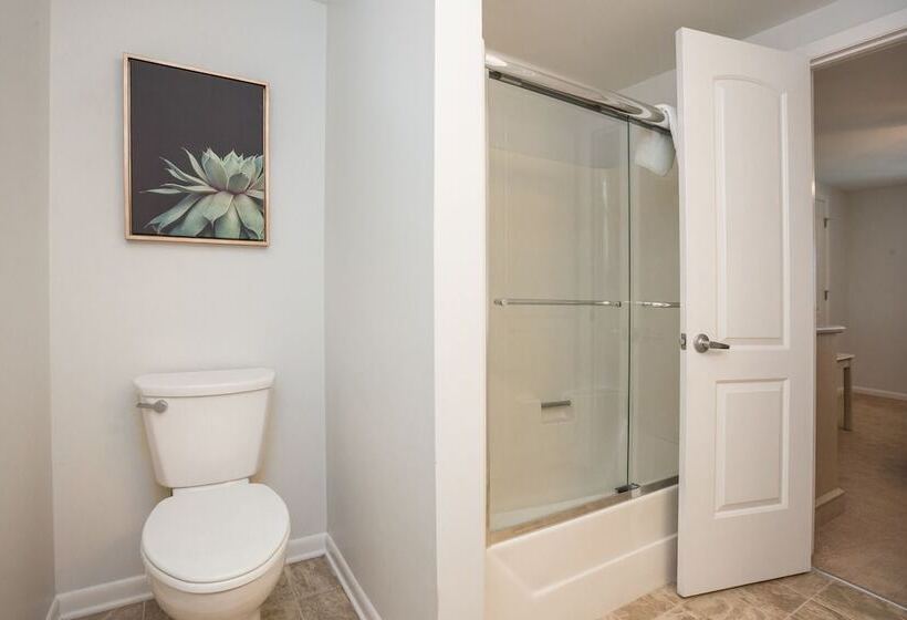 Люкс Вид на Бассейн, The Beach House