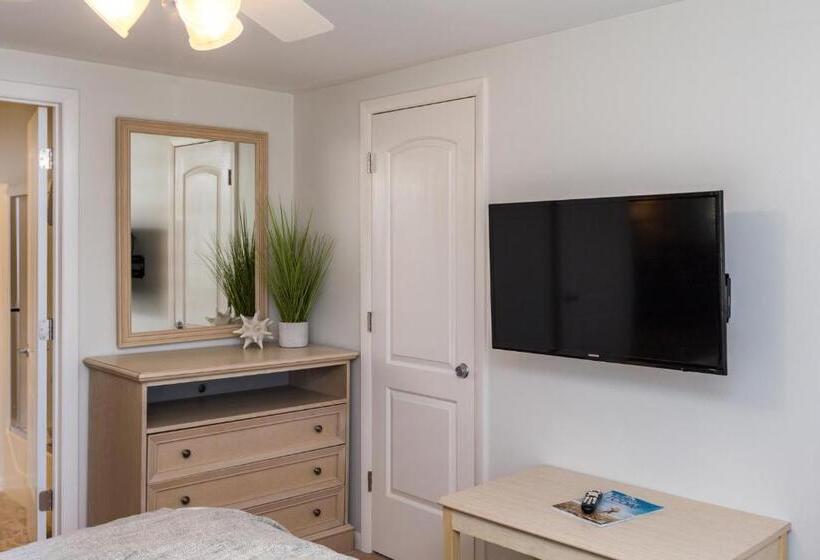 Люкс Вид на Бассейн, The Beach House