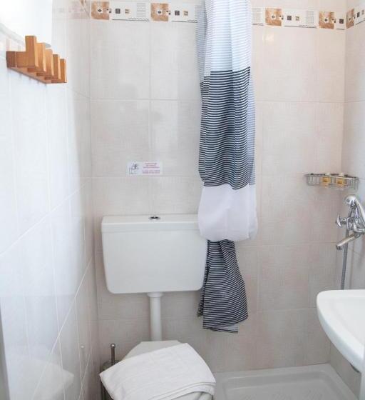 غرفة قياسية مطلّة علي البحر مزوَّدة بشُرفة, Ampoulos Rooms & Apartments