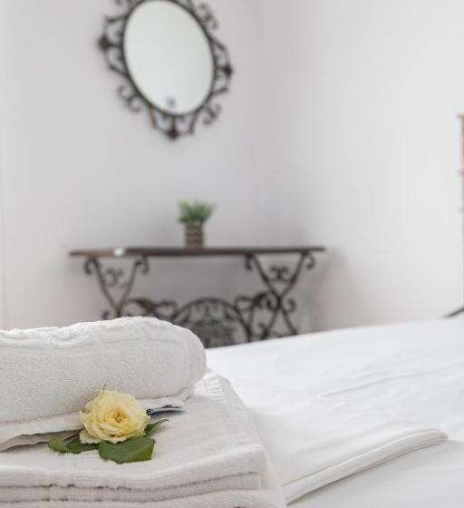 غرفة قياسية مطلّة علي البحر مزوَّدة بشُرفة, Ampoulos Rooms & Apartments