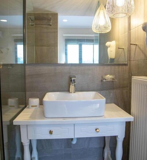 غرفة ديلوكس ذات إطلالة جانبية على البحر, Ampoulos Rooms & Apartments