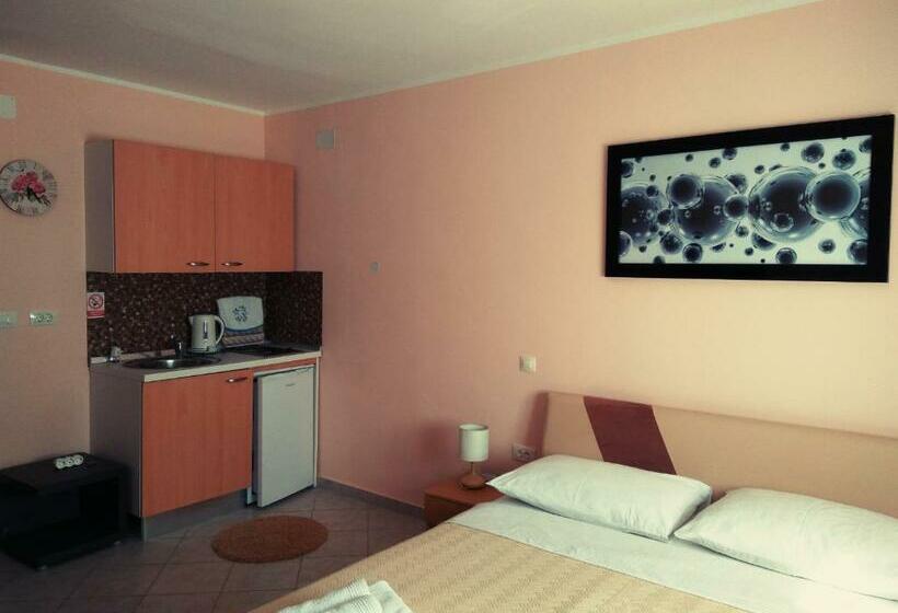 Студио Стандарт с Террасой, Aparthotel Viola