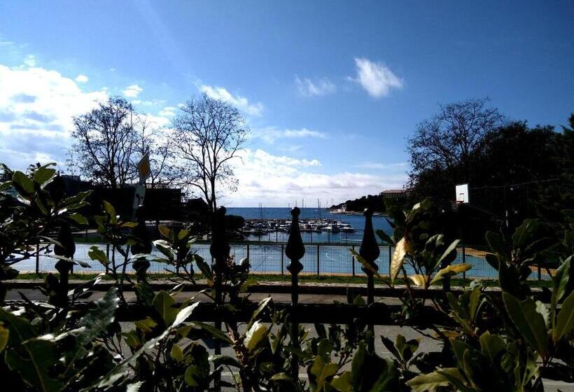 Студио Стандарт Вид на Сад, Aparthotel Viola