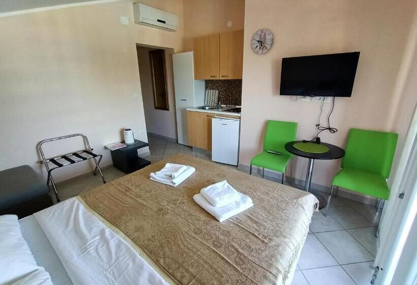 Студио Стандарт с Балконом, Aparthotel Viola