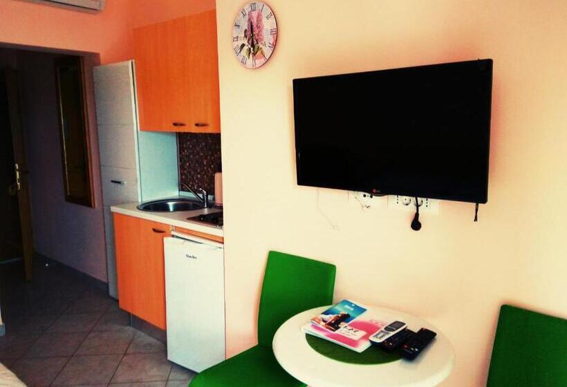 Студио Стандарт с Балконом, Aparthotel Viola