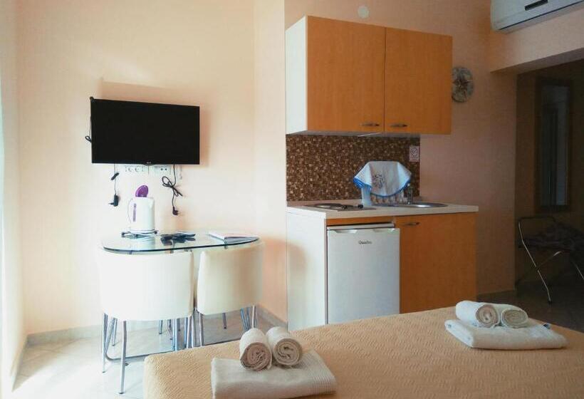 Студио Стандарт с Балконом, Aparthotel Viola