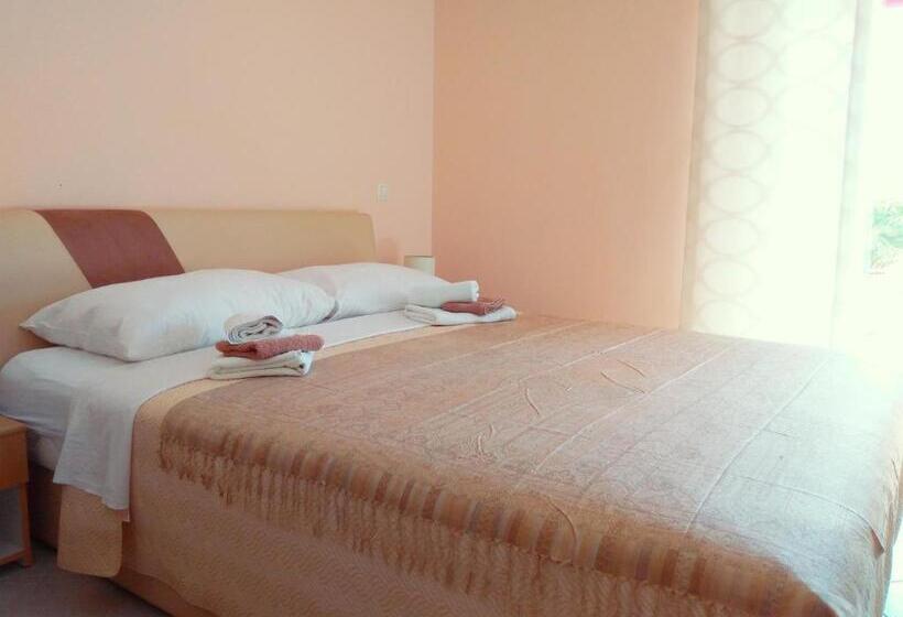Студио Стандарт с Балконом, Aparthotel Viola