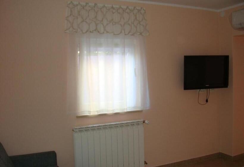 Студио Стандарт Вид на Сад, Aparthotel Viola