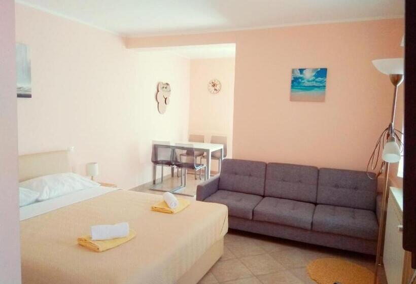 Студио Стандарт Вид на Сад, Aparthotel Viola