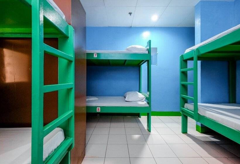 공용 욕실 구비 공동 객실 내의 침대, Stay Malate