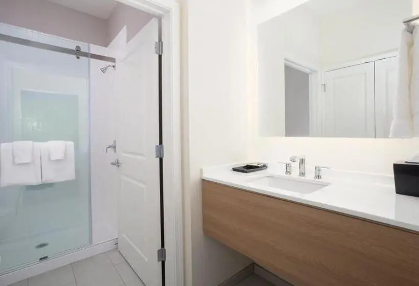 身障者適用キングサイズベッドルーム, Staybridge Suites   Carson City   Tahoe Area, An Ihg