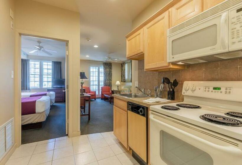 דירת חדר, Ebb Tide Suites