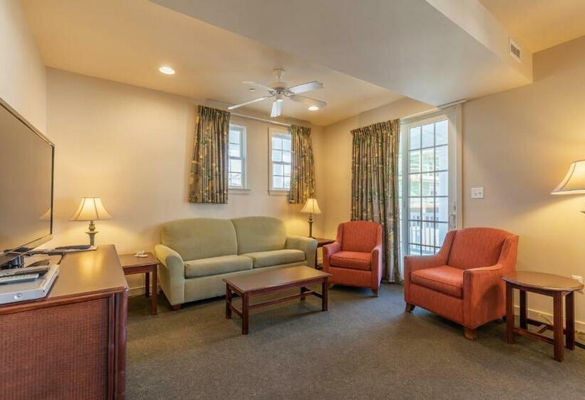 דירת חדר, Ebb Tide Suites