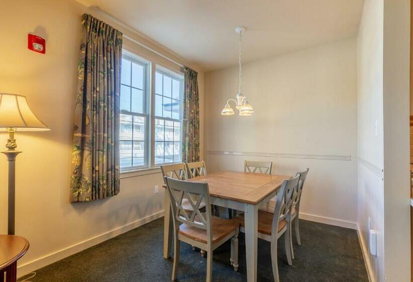 דירת חדר, Ebb Tide Suites