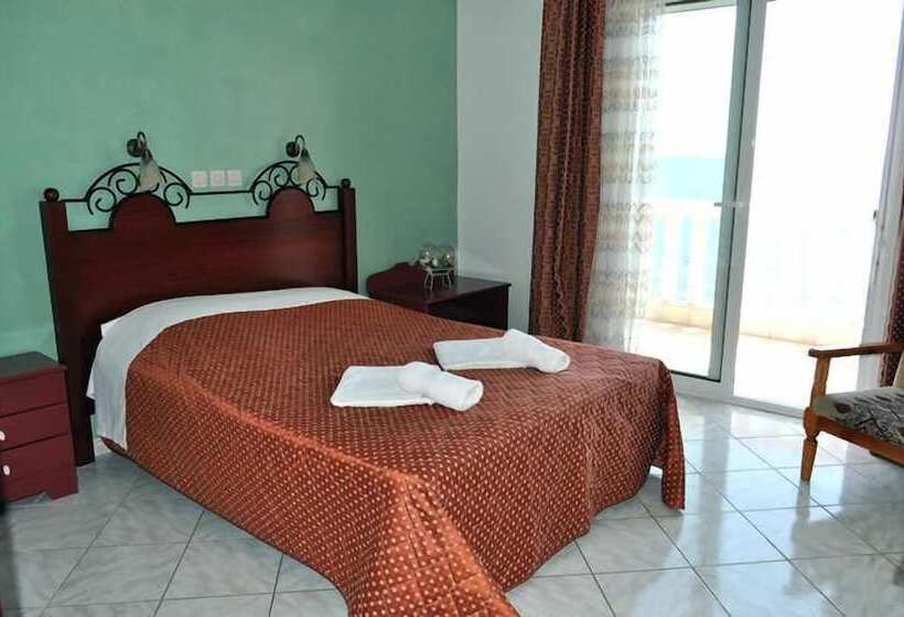 اتاق استاندارد با چشمانداز استخر, Samaras Beach