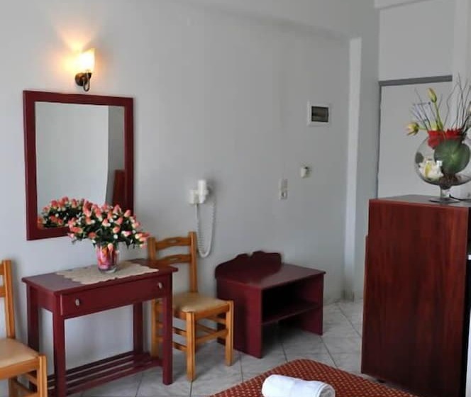 اتاق استاندارد با چشمانداز استخر, Samaras Beach