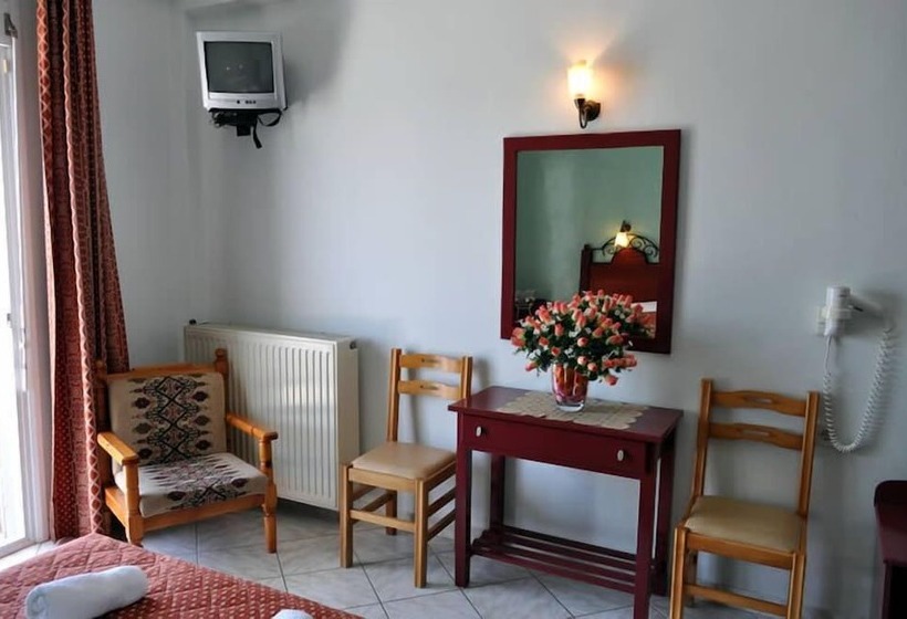 اتاق استاندارد با چشمانداز استخر, Samaras Beach