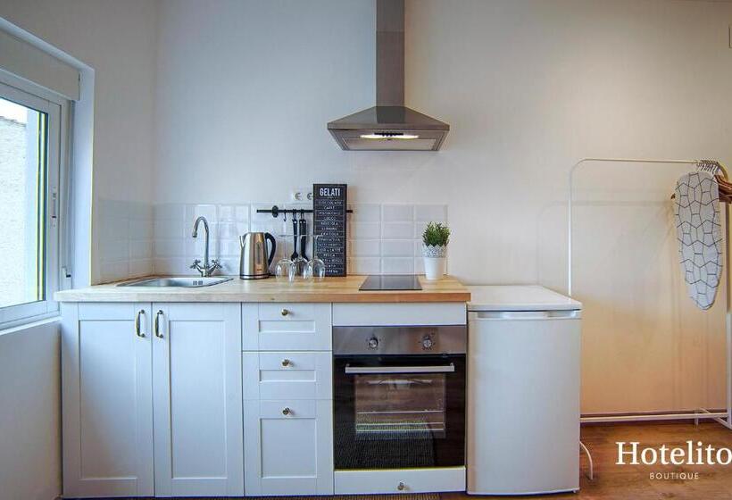 标准工作室, Ito Boutique Badalona Mar