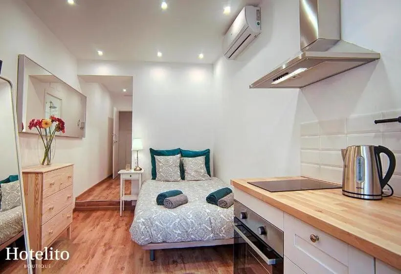 استودیوی استاندارد, Ito Boutique Badalona Mar