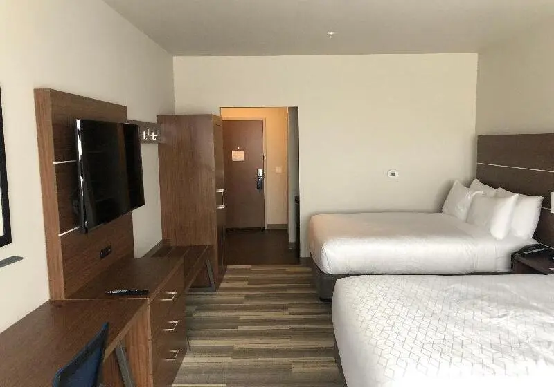 身障者適用クイーンサイズベッドルーム, Holiday Inn Express & Suites   Madison West   Middleton, An Ihg