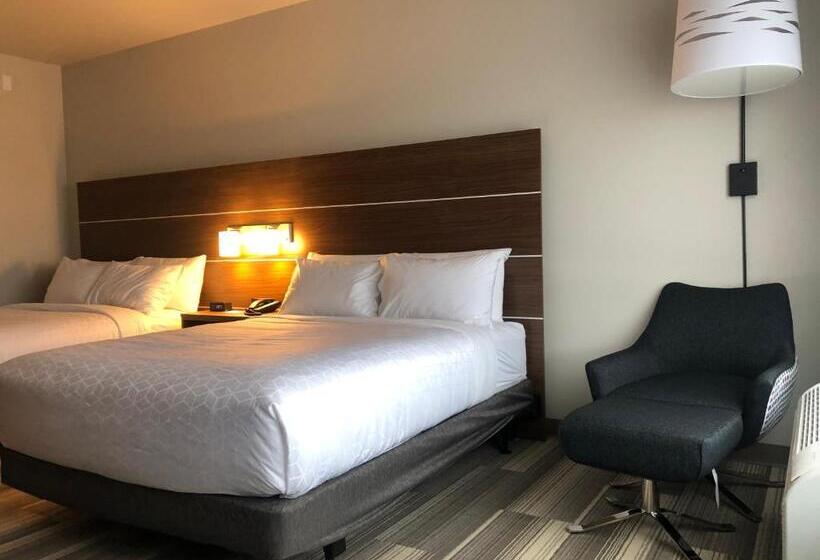 غرفة قياسية لذوى الاحتياجات الخاصة, Holiday Inn Express & Suites   Madison West   Middleton, An Ihg