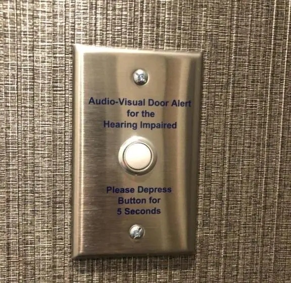 身障者適用キングサイズベッドルーム, Holiday Inn Express & Suites   Madison West   Middleton, An Ihg