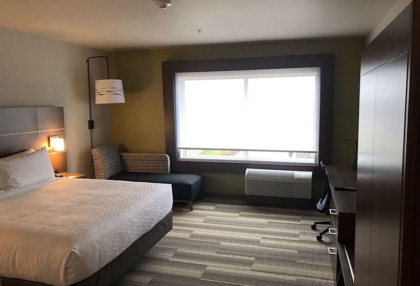 جناح, Holiday Inn Express & Suites   Madison West   Middleton, An Ihg