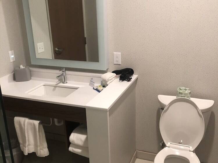 스위트, Holiday Inn Express & Suites   Madison West   Middleton, An Ihg