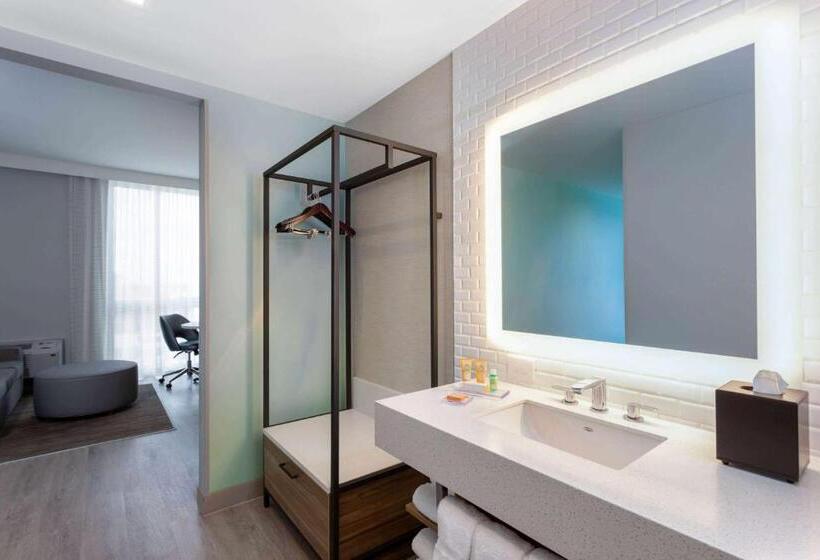 스위트 킹사이즈 침대, Wyndham Garden Miami International Airport