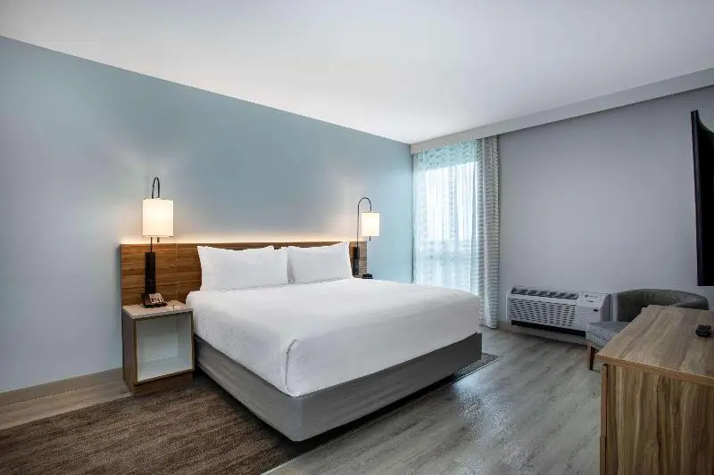 اتاق استاندارد با تخت بزرگ, Wyndham Garden Miami International Airport