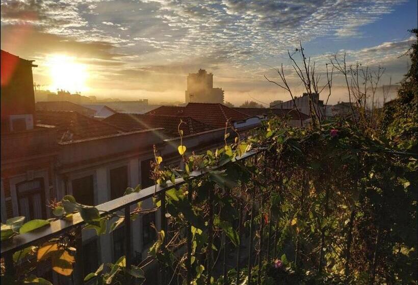 اتاق خانوادگی با چشمانداز باغ, Porto Alegria Garden