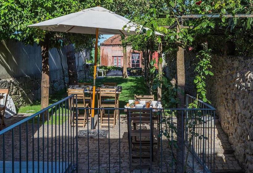 اتاق خانوادگی با چشمانداز باغ, Porto Alegria Garden