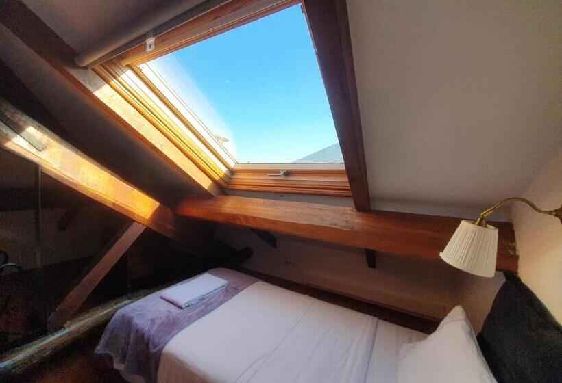 اتاق خانوادگی با چشمانداز باغ, Porto Alegria Garden