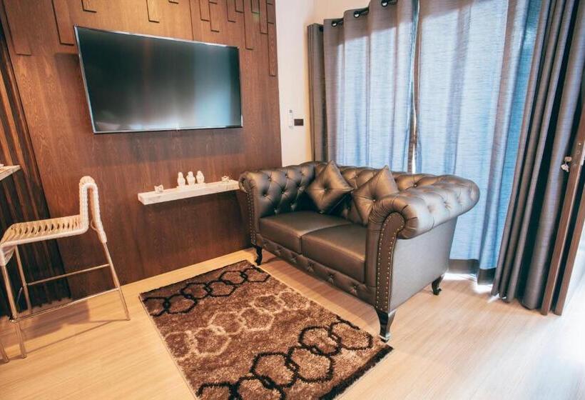 Номер Deluxe, Urban Maerim