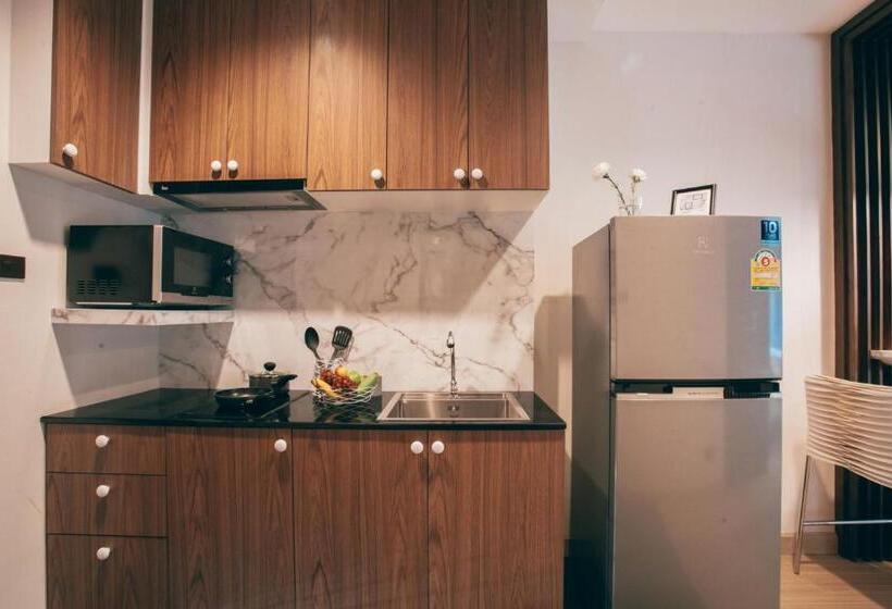 Номер Deluxe, Urban Maerim