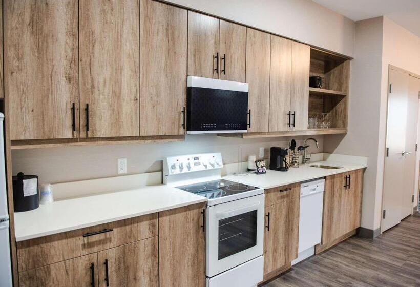 מיטת קינג בסוויטה, Best Western Premier Executive Residency Medicine Hat