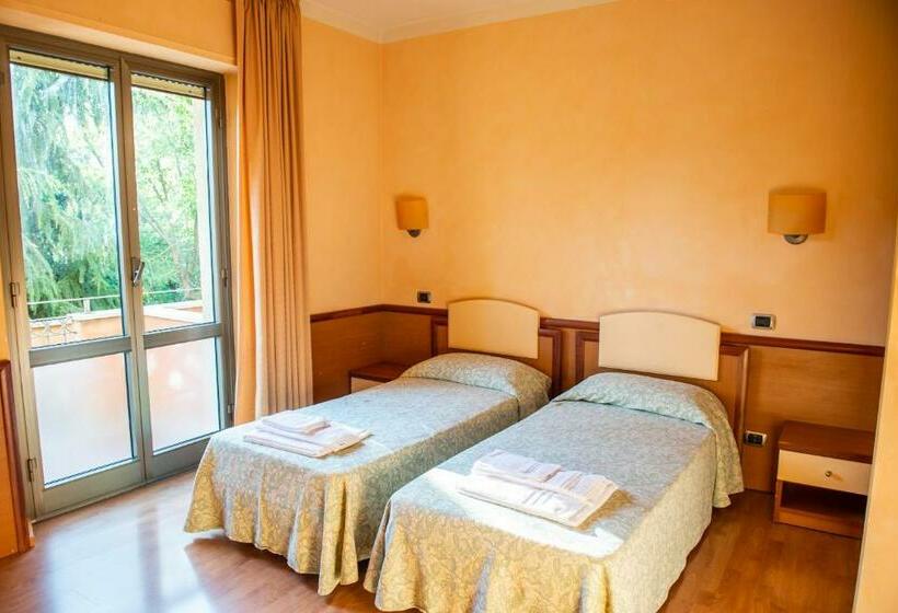 غرفة قياسية, Ostello Settecolli Sport